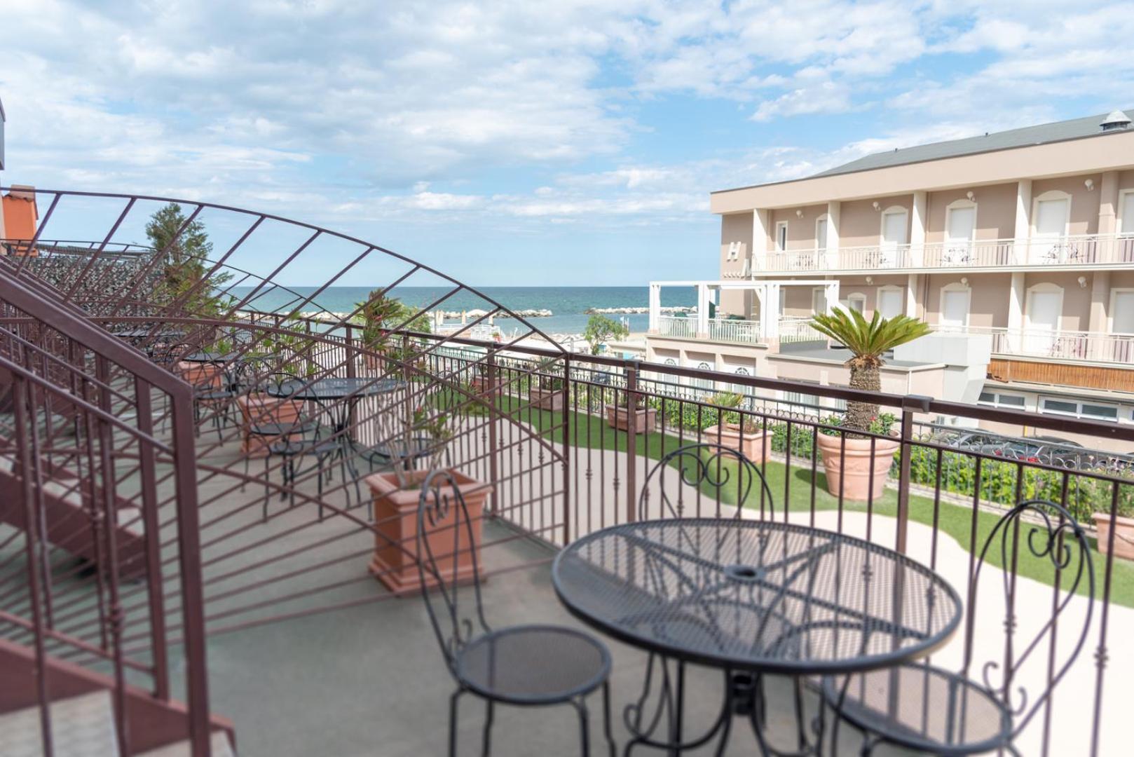 Hotel Giorgetti Orange Беллария-Иджеа-Марина Экстерьер фото